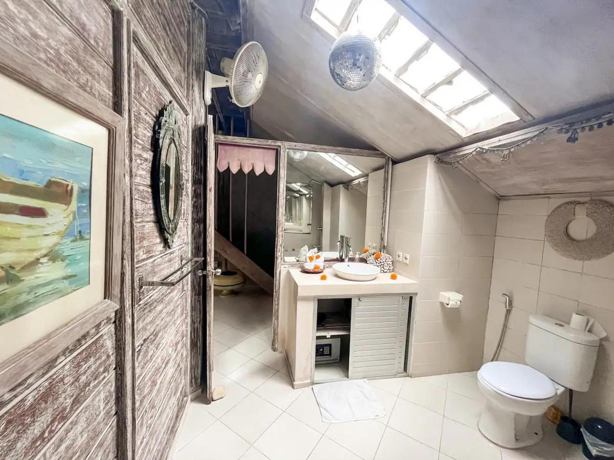 Wonder Villa, Close To The Main Strip Of Seminyak (Bali)