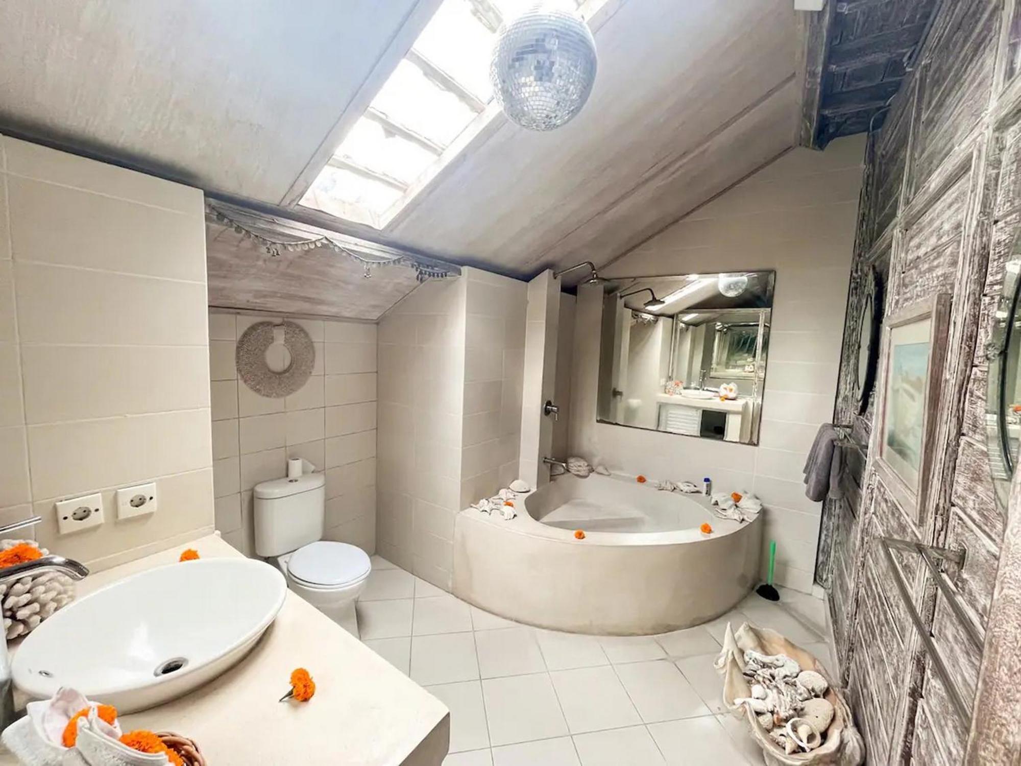 Wonder Villa, Close To The Main Strip Of * Seminyak (Bali)