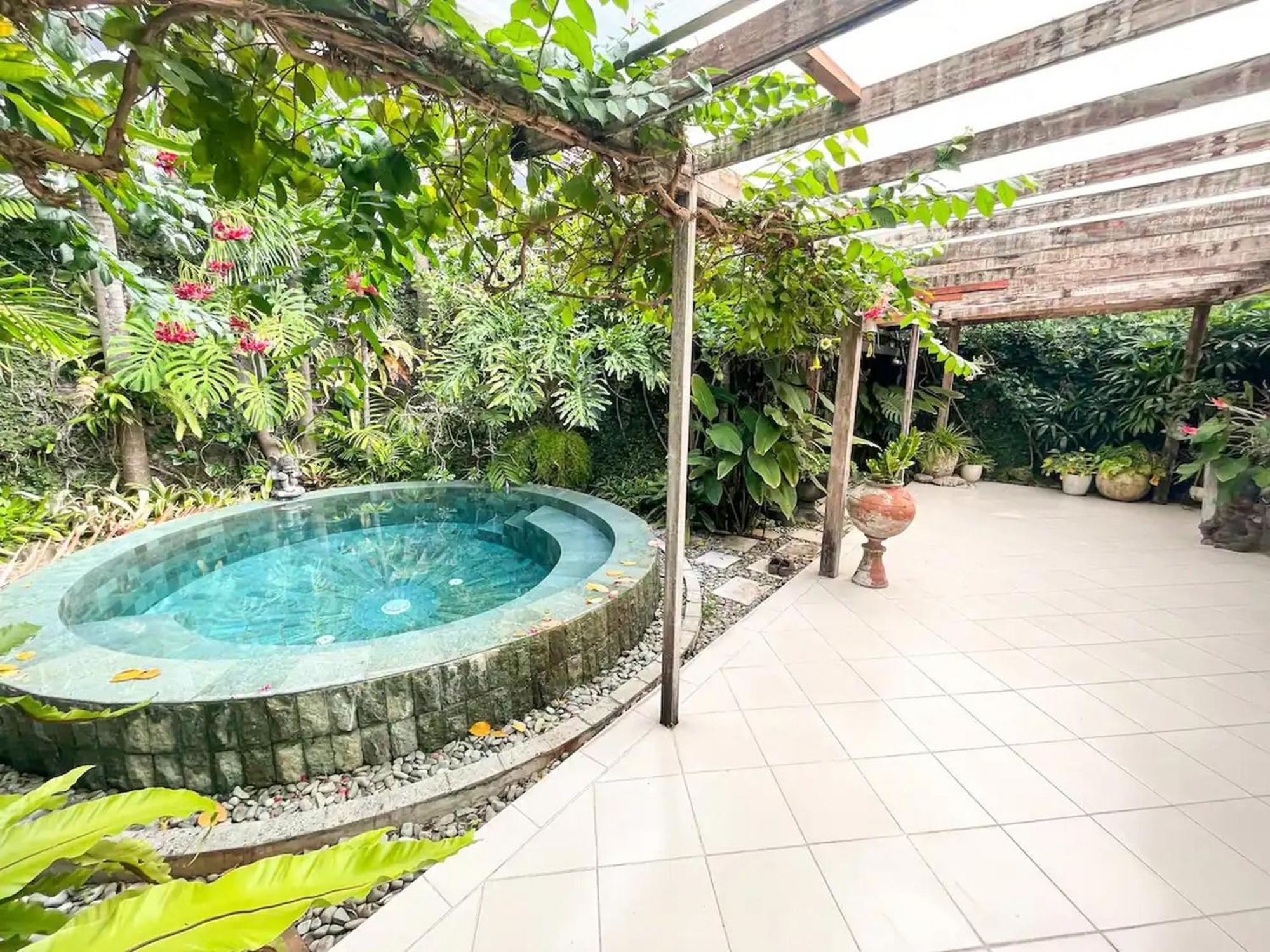 Wonder Villa, Close To The Main Strip Of Villa *